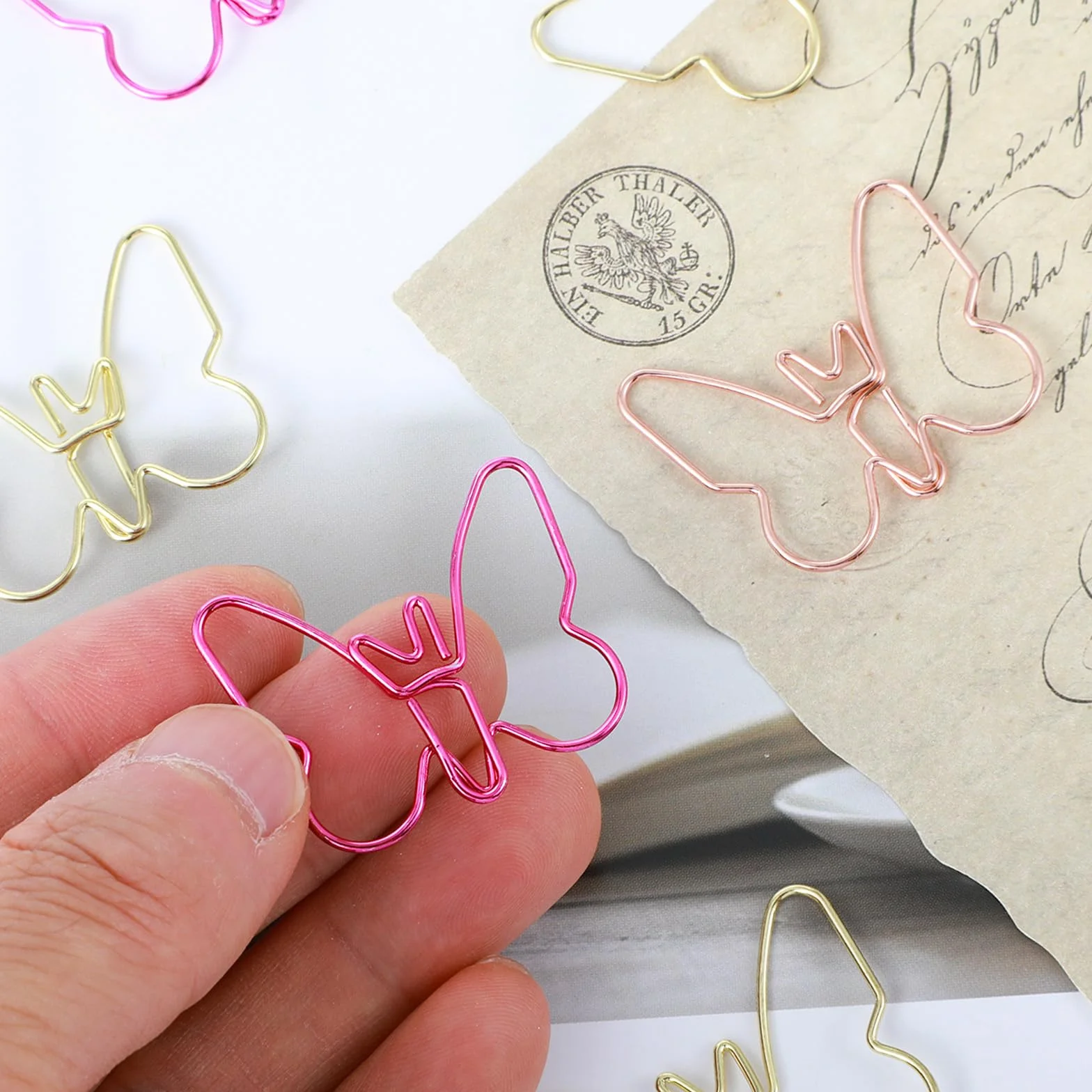 30 szt. uroczych spinaczy do papieru w kształcie motyla, różowe złoto, żółte złoto i różowy, 1,37 x 2,6 cm, zabawne urocze spinacze do papieru, do szkoły, materiały biurowe, dekoracja na przyjęcie