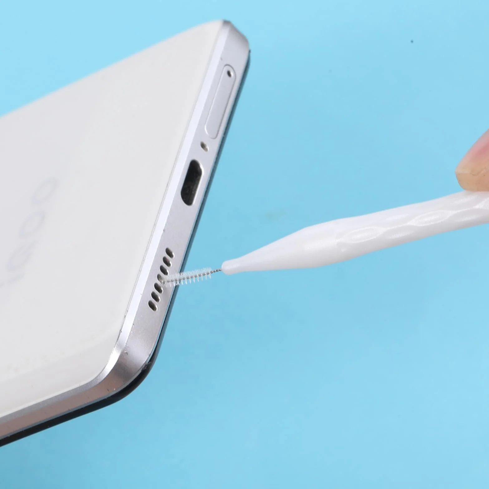 Zestaw 16 szt. szczotek do czyszczenia USB C do telefonu, głośnika, słuchawek, laptopa (biały)