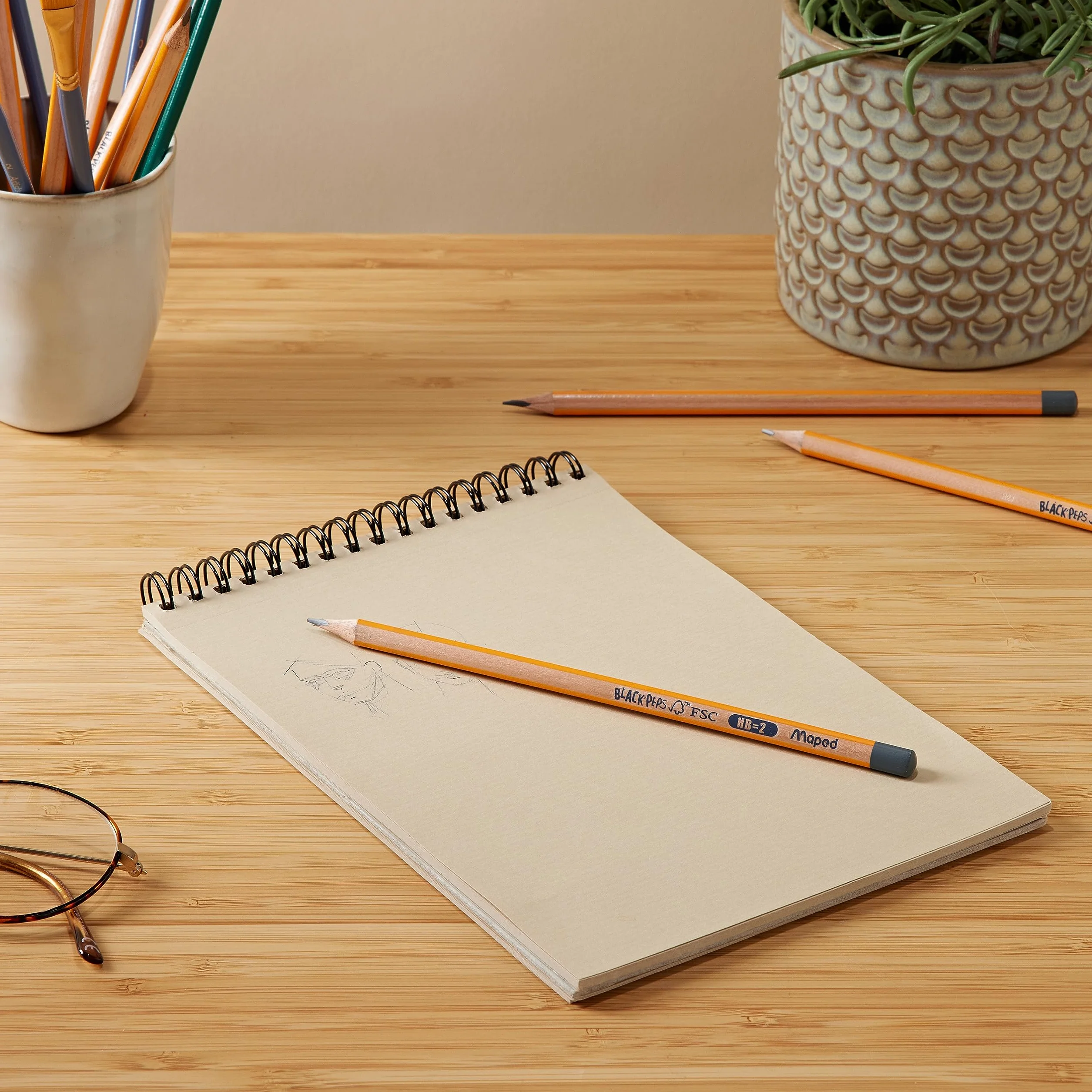 Maped - 10 ołówków grafitowo-czarny & Peps – 10 ołówków & Agrave; HB Paper Painted Tip – ergonomiczne i trójkątne – certyfikowane drewniane kredki w 100% z certyfikatem FSC