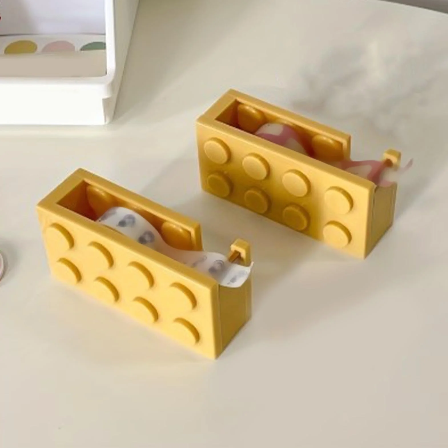 Generic Uchwyt na taśmę biurkową, Wygodny, łatwy do Cięcia, Stylowy Dozownik Taśmy na Biurko w Kształcie Klocków, Trwały do ​​szkoły (YELLOW)