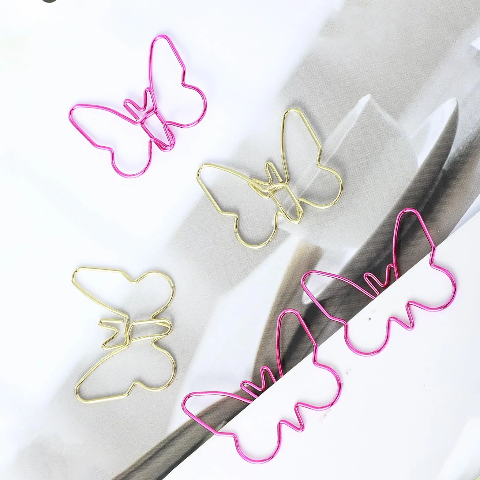30 szt. uroczych spinaczy do papieru w kształcie motyla, różowe złoto, żółte złoto i różowy, 1,37 x 2,6 cm, zabawne urocze spinacze do papieru, do szkoły, materiały biurowe, dekoracja na przyjęcie